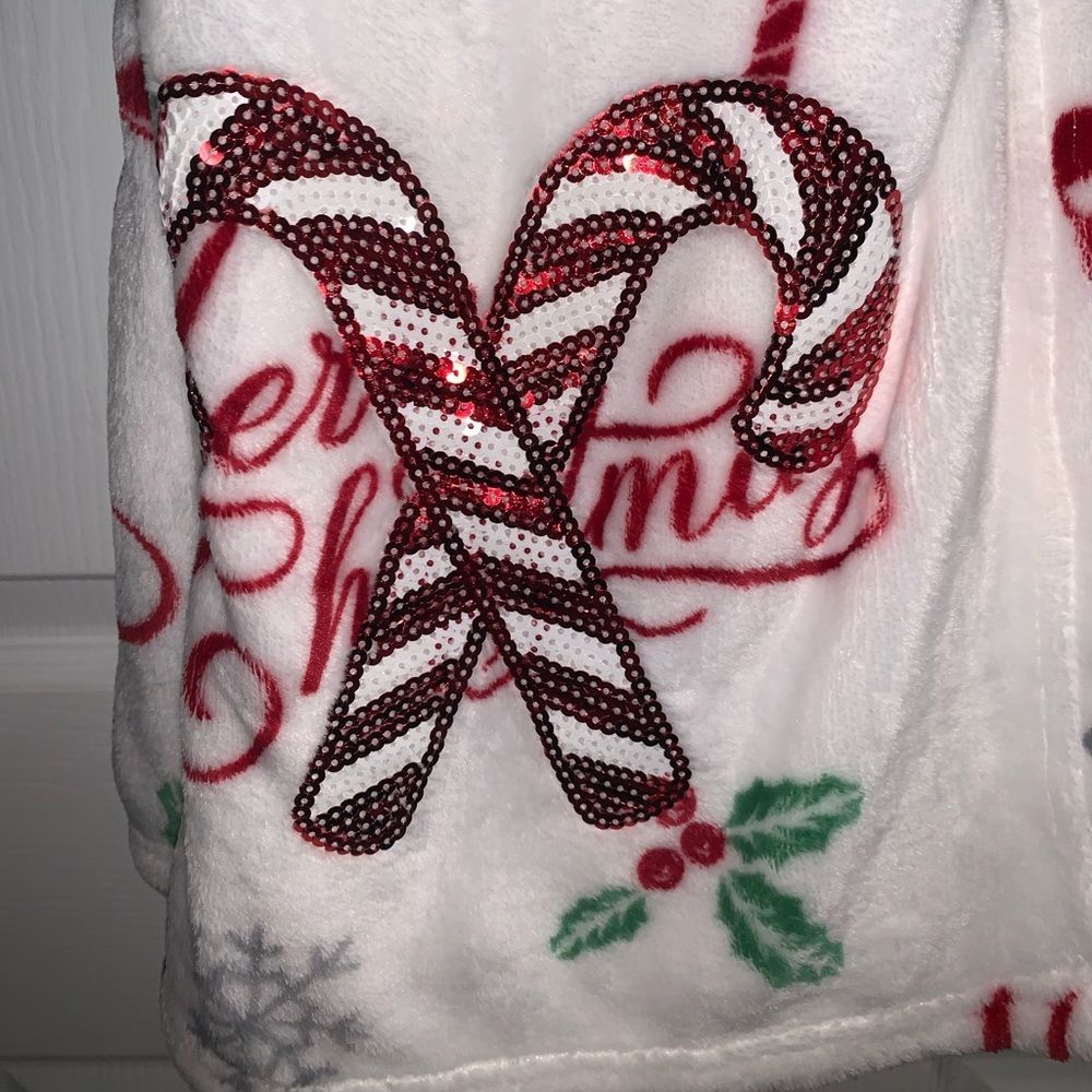 NWT Candy Cane Peppermint Christmas Throw Blanket - Picture 3 of 3